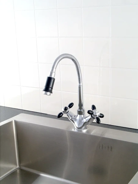 Смеситель для кухни с высоким изливом черный ЭВЕРЕСТ В58-071F; 11598162