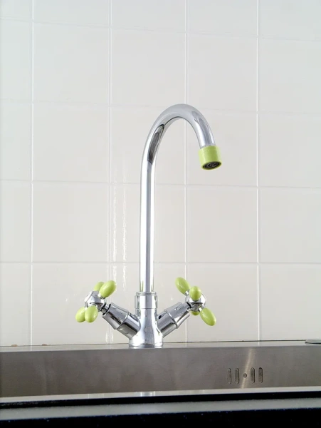 Смеситель для кухни с высоким изливом зеленый ЭВЕРЕСТ В59-071Е; 11601419