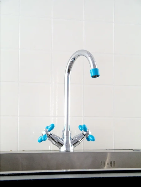 Смеситель для кухни с высоким изливом синий ЭВЕРЕСТ В59-071D; 11601418